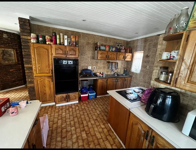 3 BEDROOM HOUSE FOR SALE IN DERSLEY